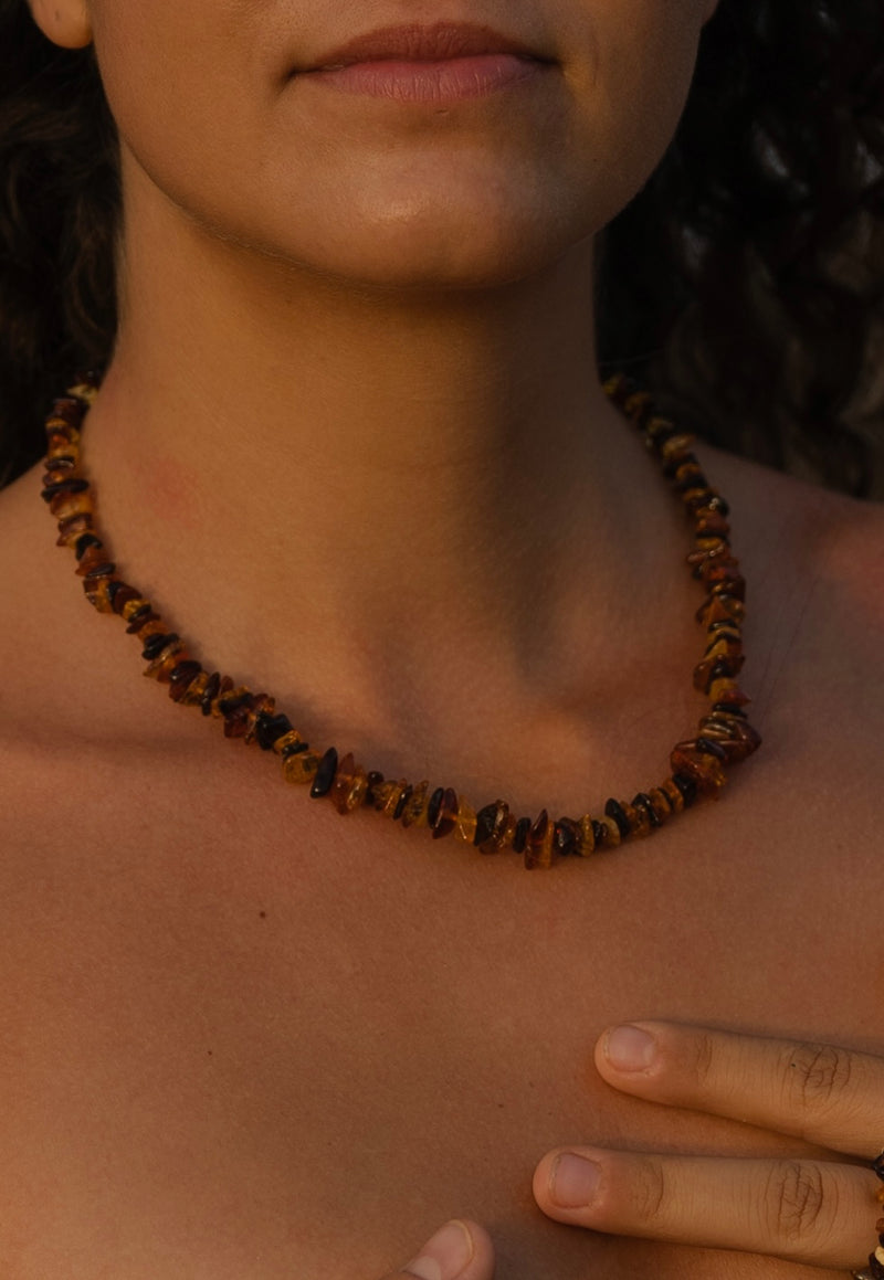 AMBER CHOKER